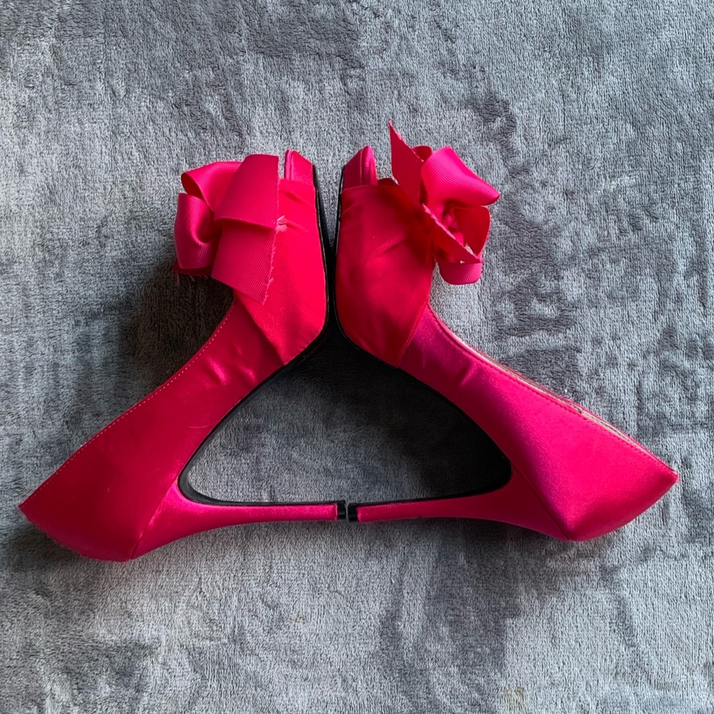 Pink Pumps - Picture 2 of 5
